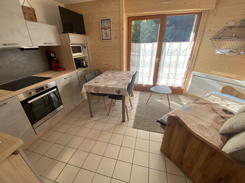 _lv_images__lot_0000000233_01_7960125