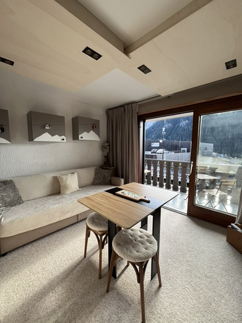 _lv_images__lot_0000000241_01_8583154