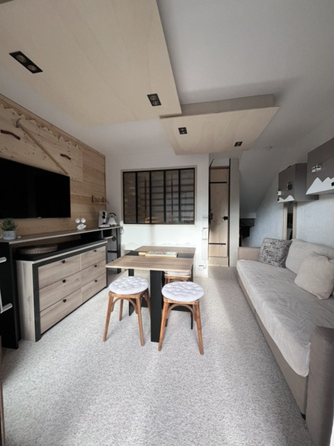 _lv_images__lot_0000000241_02_8842051 _lv_images__lot_0000000241_02_8842051