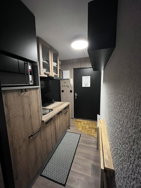 _lv_images__lot_0000000241_03_8822790
