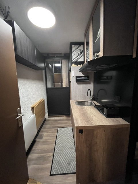 _lv_images__lot_0000000241_04_8574627