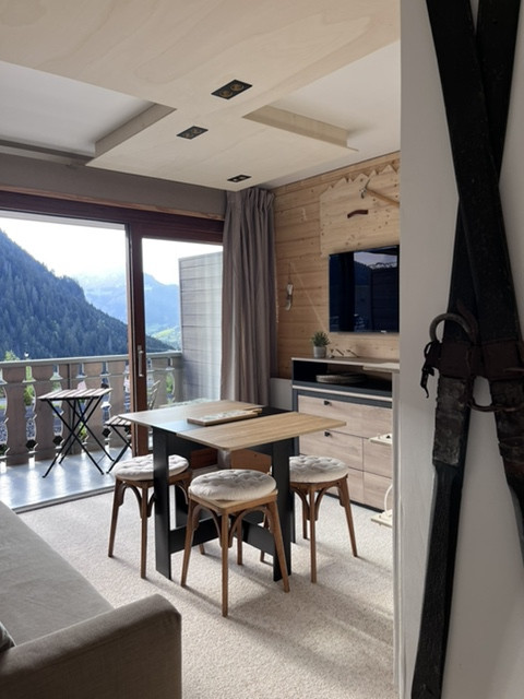 _lv_images__lot_0000000241_08_8594254