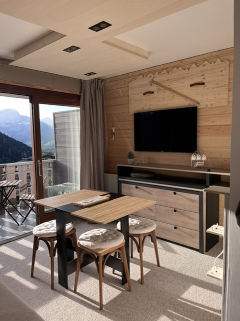 _lv_images__lot_0000000241_10_8579053