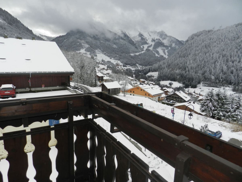 Appartement 12A dans résidence Les Biches, Châtel, vue sur les montagnes enneigées