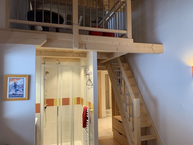 Appartement 202A Résidence Mont Royal Châtel Salle de douche