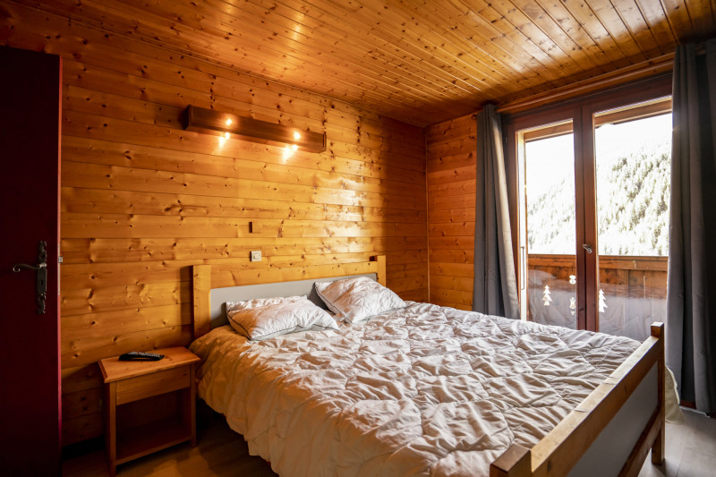 Appartement 6 personnes - Chambre 1 lit double avec accès balcon, Châtel