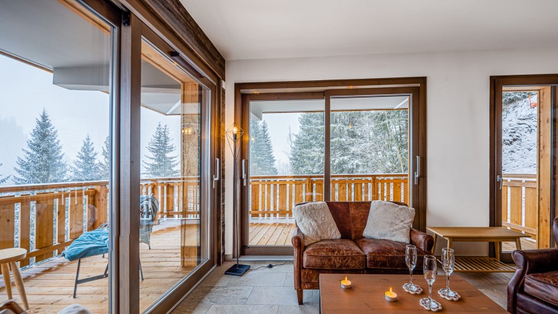 Appartement Chalet des Freinets, 6 personnes, Châtel, salon avec accès balcon