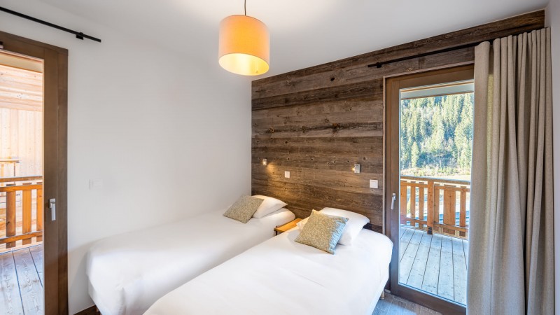 Appartement Chalet des Freinets, 8 personnes, Châtel, chambre avec accès balcon