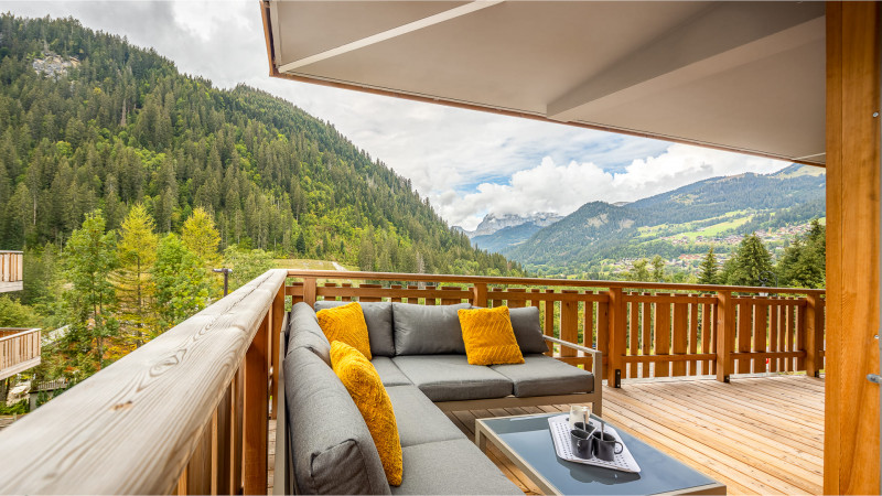 Apartment Chalet des Freinets, Balcony and garden lounge mountain view, Châtel 74