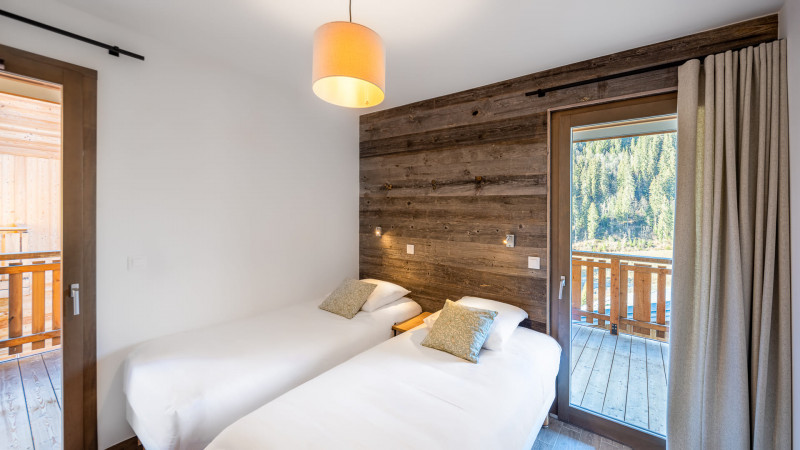 Apartment Chalet des Freinets, Bedroom with balcony, Châtel French Alps