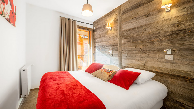 Apartment Chalet des Freinets, Bedroom double bed, Châtel Ski lift