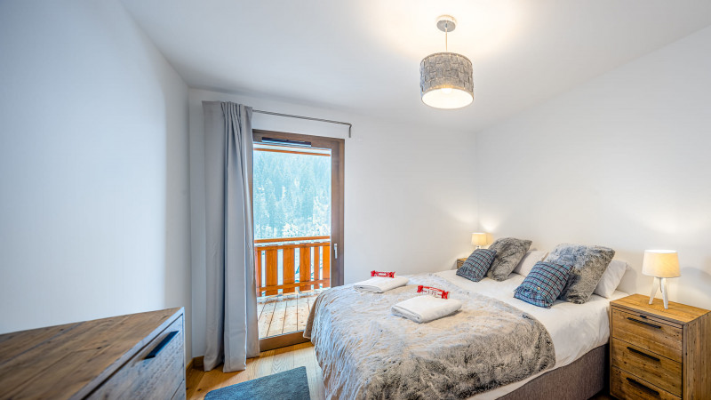 Apartment Chalet des Freinets, Bedroom double bed, Châtel Chairlift 74