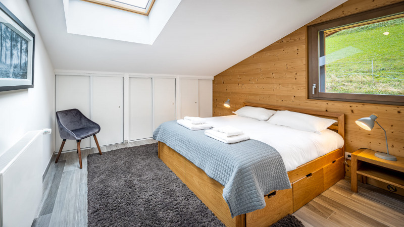 Apartment Chalet des Freinets, Bedroom double bed, Châtel Ski holidays