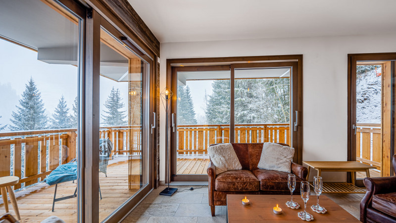 Apartment Chalet des Freinets, Living room with balcony, Châtel French Alps