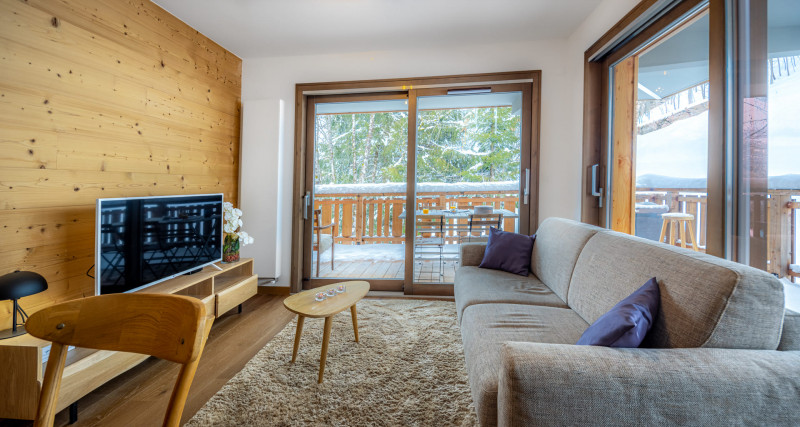 Apartment Chalet des Freinets, Living room with balcony, Châtel 74