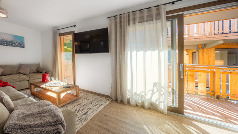 Apartment Chalet des Freinets, Living - dining room with balcony, Châtel Family holidays