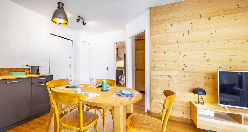 Apartment Chalet des Freinets, Living room with dining corner, Châtel Ski area