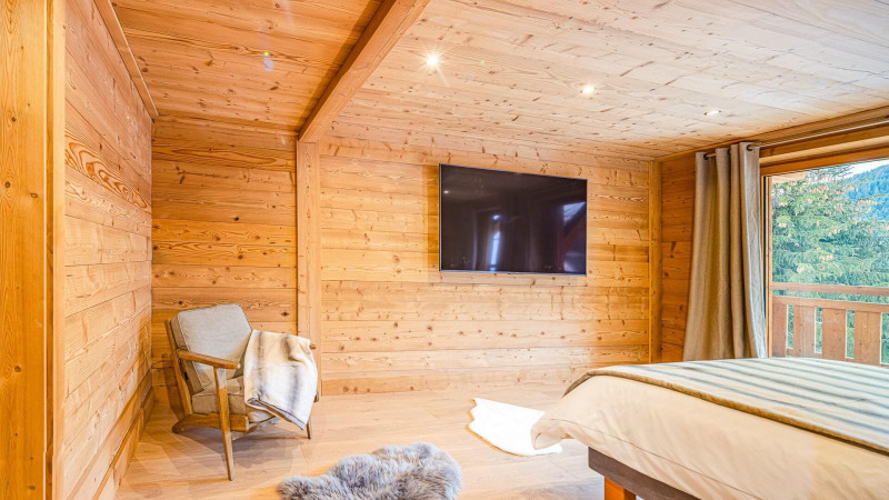 Apartment in chalet CHATOU HAUT, Bedroom double bed with TV, Châtel Ski rental