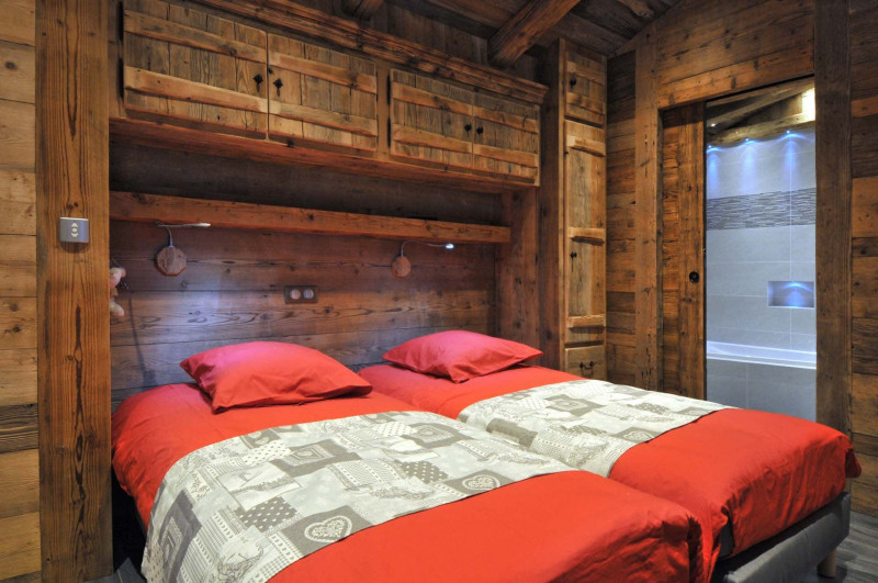 Apartment in Chalet Imelda, Bedroom 2 single bed, Châtel Ski holidays