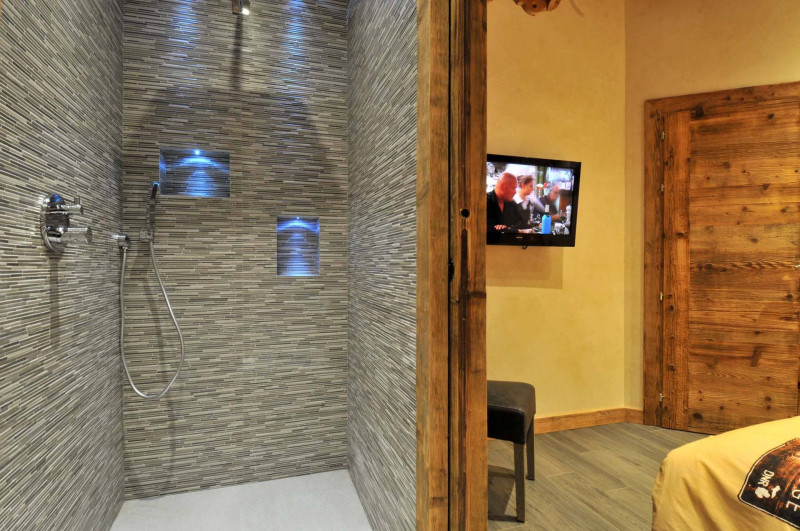 Apartment in Chalet Imelda, Bedroom with Shower room, Châtel Ski holidays