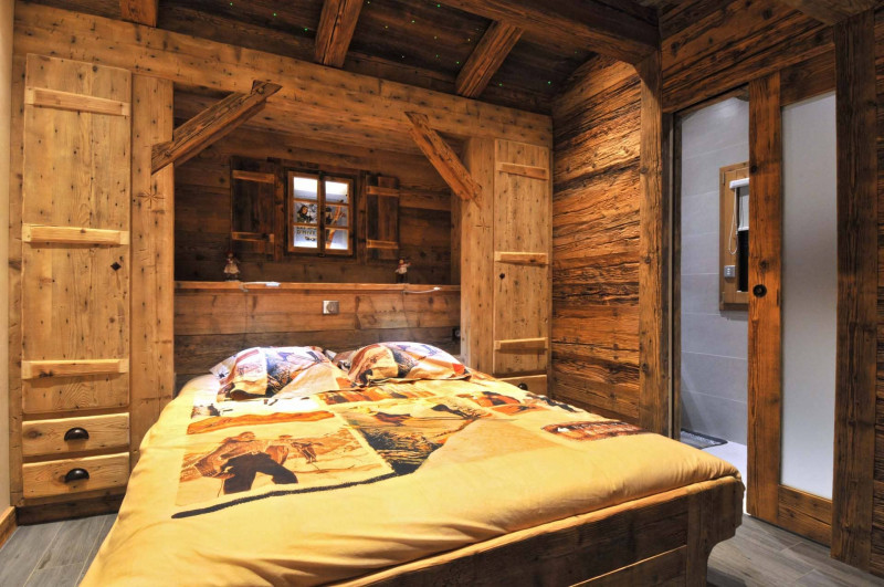 Apartment in Chalet Imelda, Bedroom double bed, Châtel Cozy cottage