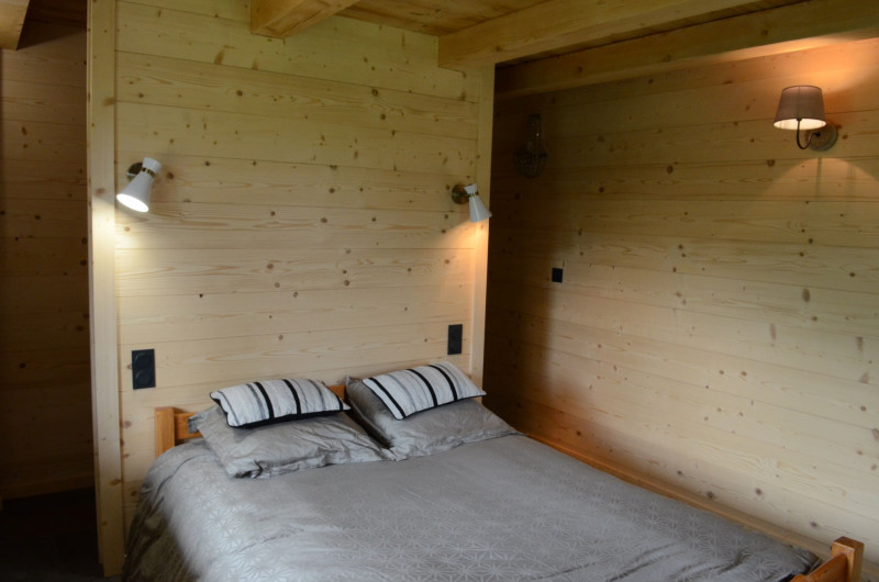 Appartement dans chalet Les Greniers, Chambre lit double, Châtel Fondue 74