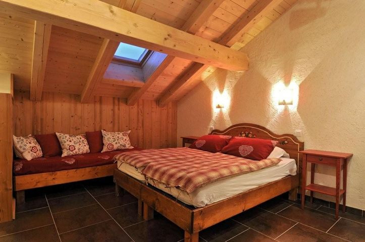Appartement dans chalet les Marmottes, Chambre 1 lit double + 1 lit simple, Châtel