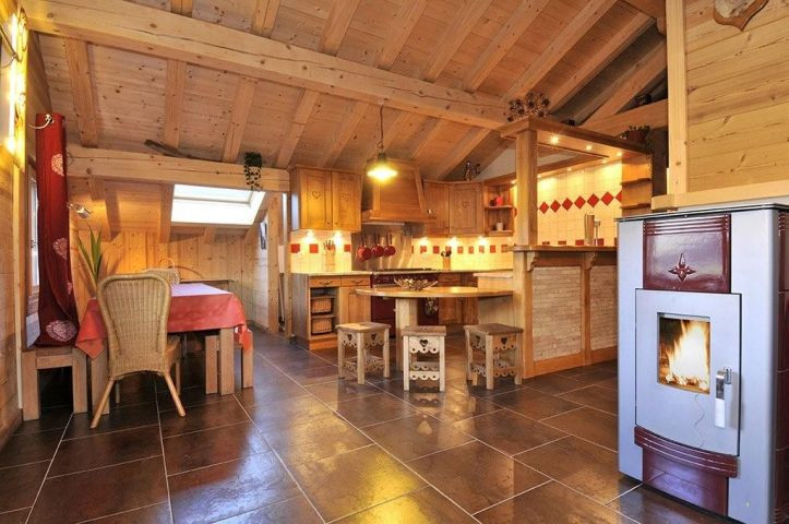Apartment in chalet Matmottes, Living-room with fireplace, Châtel Ski Holiday