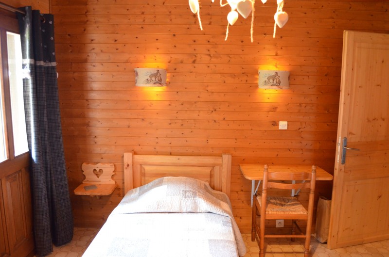 Appartement dans chalet les Pivottes, Chambre 2 lits simples, Châtel