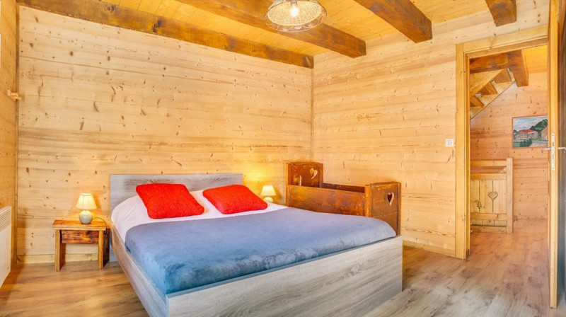 Apartment in chalet PONT A, Bedroom double bed, Châtel 74