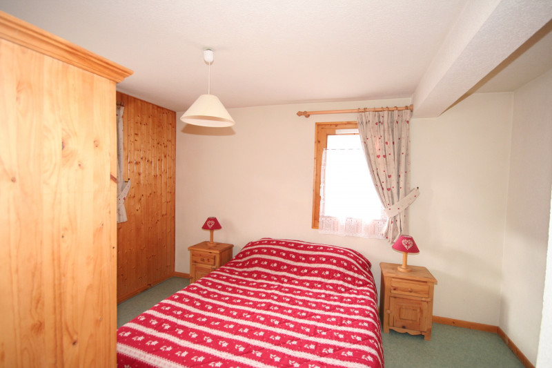 Appartement Echo des Montagnes 6, chambre lit double, Châtel Haute-Savoie