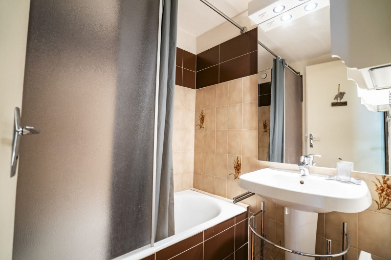 Appartement Hameau des Quatre Saisons 124 C, Salle de bains, baignoire, Châtel Portes du Soleil