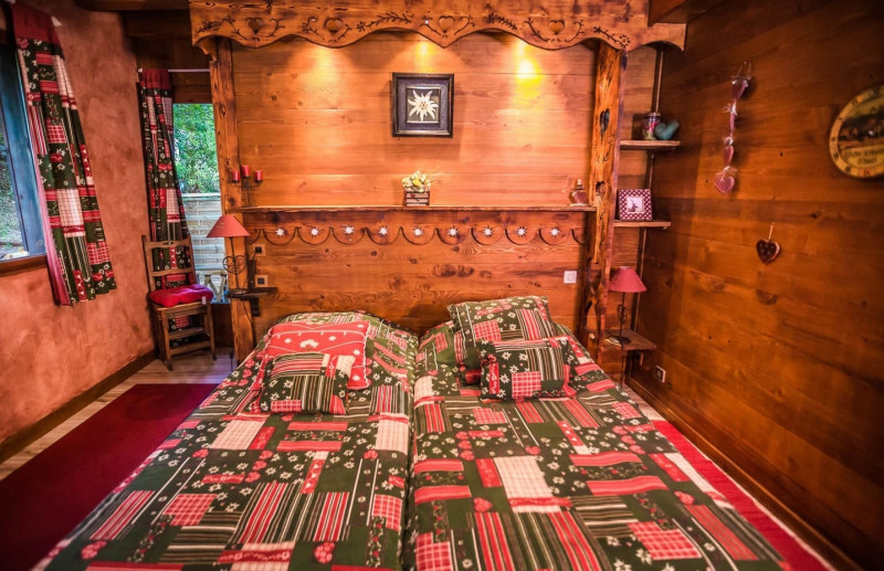 Appartement La Couqueille en été, Chambre rez de chaussée, Châtel Haute-Savoie