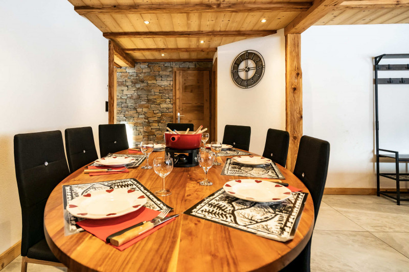 Apartment Le Terroit, sleeps 8, dining room, Châtel Les Portes du Soleil