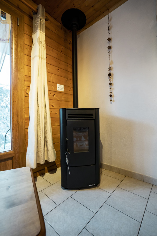 Appartement les Geraniums, Pöele dans le séjour, Châtel Portes du Soleil