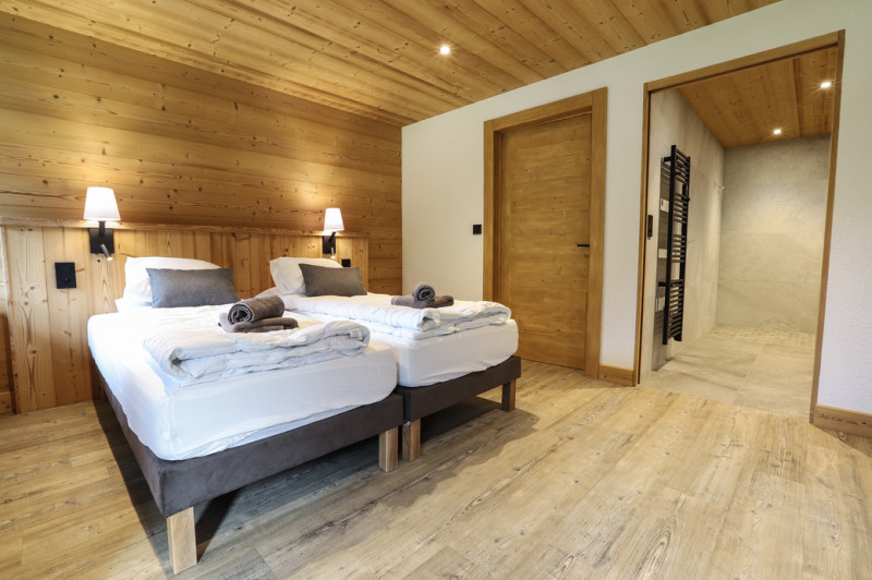 Apartment les Seracs in chalet la Cascade, Châtel, Bedroom 2 single bed, Ski 74