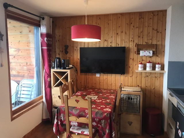 Apartment Les Trifles, Chatel, Living room, Ski rental 74390