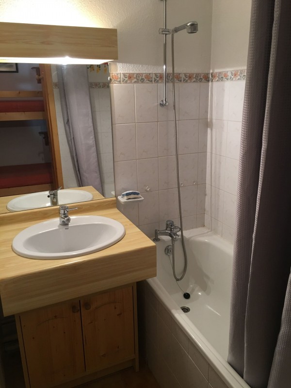 Appartement Les Tyroliens 8A, Salle de Bain Châtel