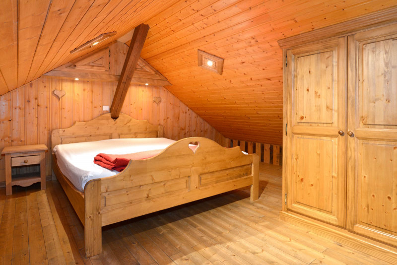 Apartment n°4 chalet L'EPICEA, Mezzanine 1 double bed + 1 single bed, Châtel Mountain Holiday