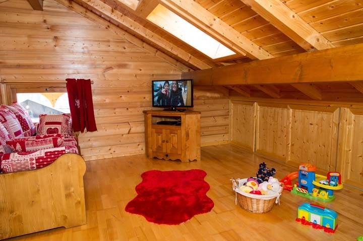 Apartment In Chalet l'Ourson , Living-room, Châtel Moutnain snow