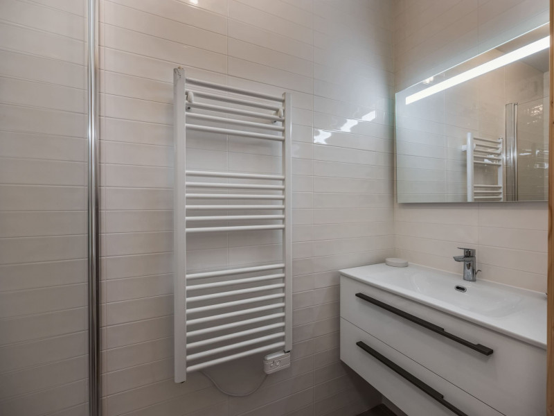 Apartment Perles de Savoie A306, Shower room, Chatel Slopes