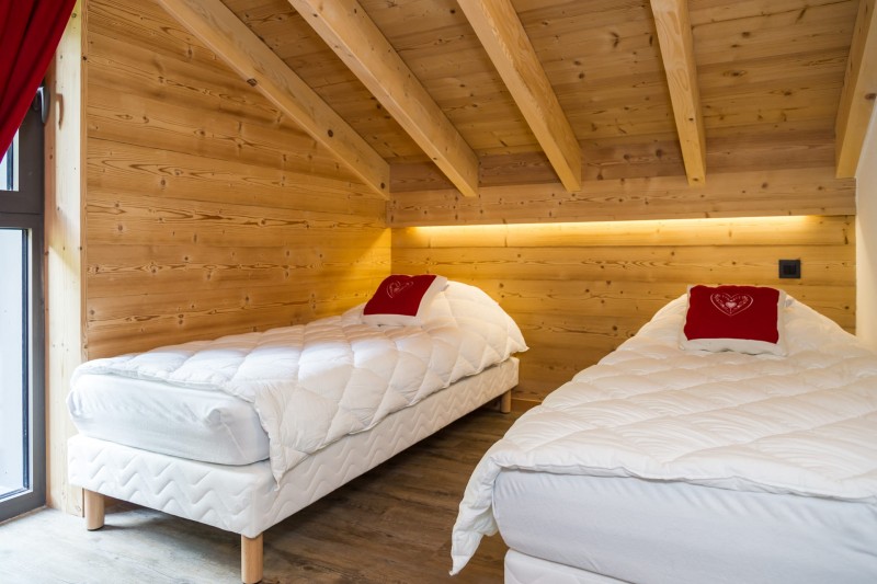 Appartement Savoisien n°6, Chambre 2 lits simples avec sdb, Châtel