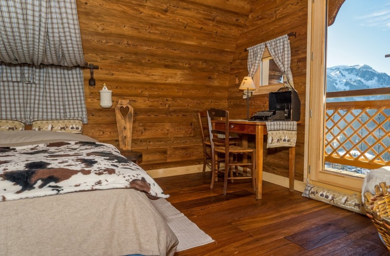 Chalet 4 people, Mazot, Double Bedroom, Châtel Reservation