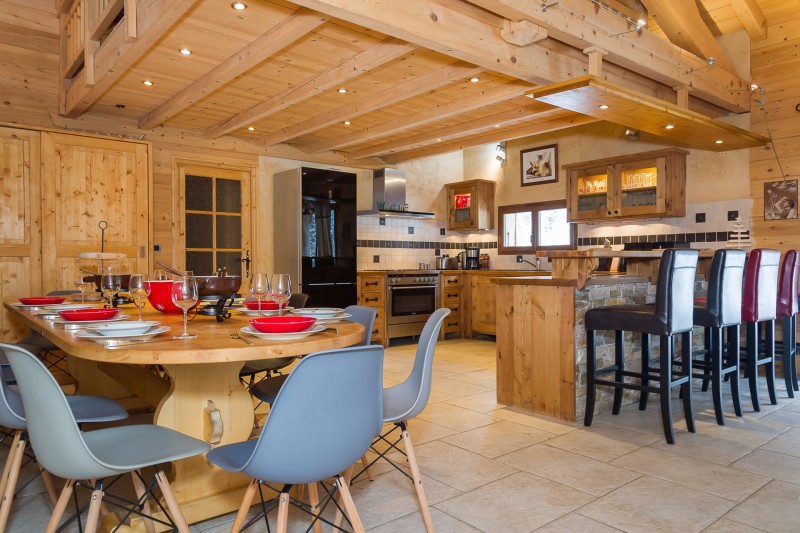 Chalet Anna 16 personnes Châtel Pré-la-Joux salle à manger et cuisine