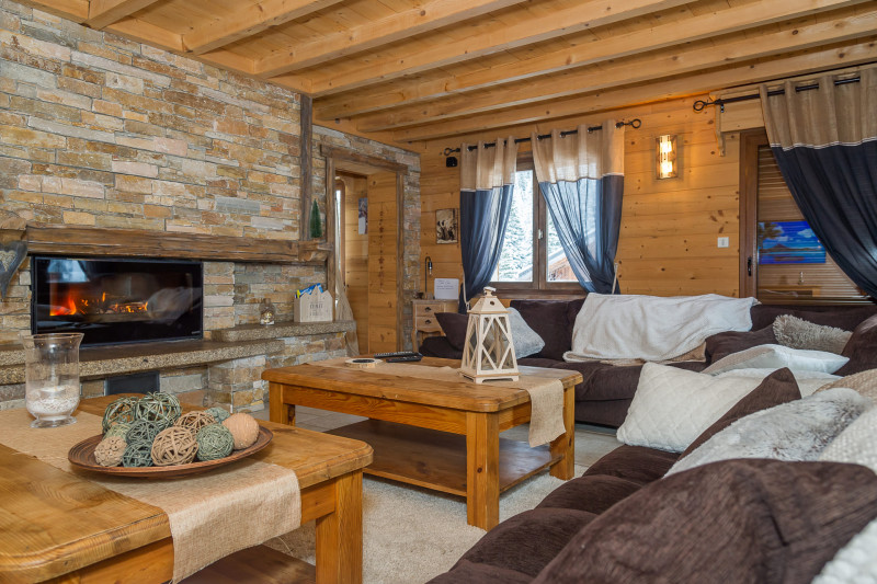 Chalet Anna Châtel Pré-la-Joux, Livong room and fireplace, Chairlift 74