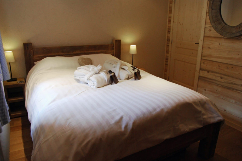 Chalet Barbossine, Bedroom double bed, Châtel Rental