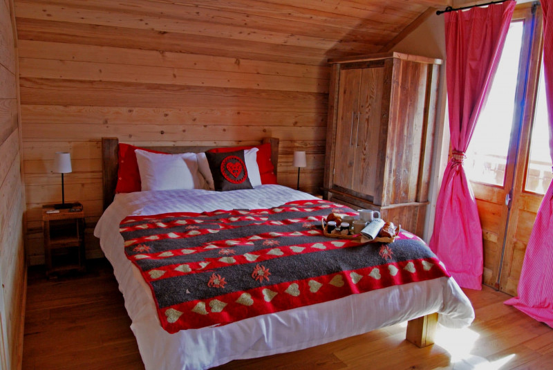 Chalet Barbossine, Bedroom double bed, Châtel Mountain
