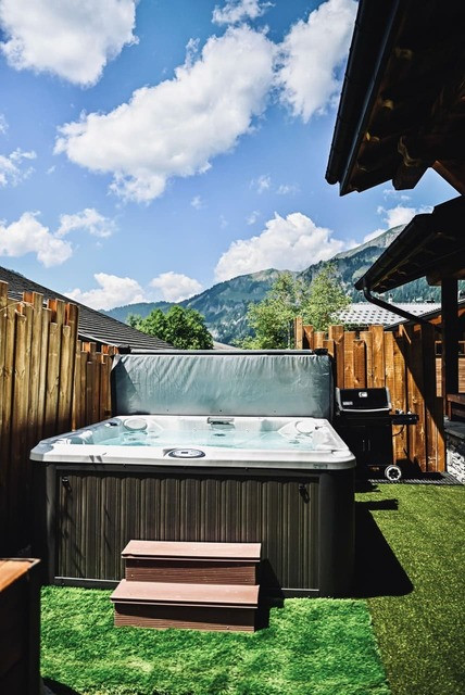 Chalet Bonatti, jacuzzi, Châtel Les Portes du Soleil, family vacations