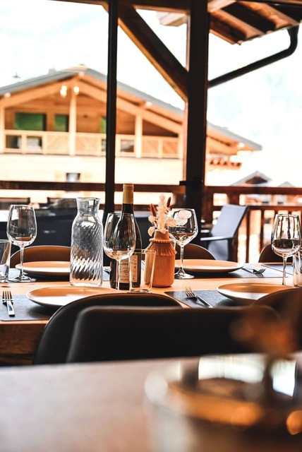 Chalet Bonatti, dining room, Châtel Reservation, mountain vacations family ski snow