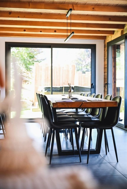 Chalet Bonatti, dining room, Châtel ski vacations snow family